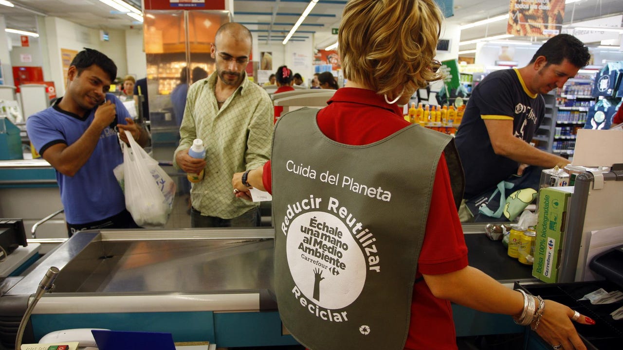 What is the salary of a Carrefour employee in 2025: net salary What is the salary of a Carrefour employee in 2025: net salary