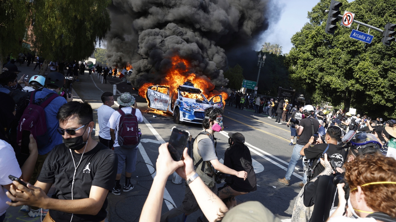 Raids, riots and Trump’s new controversy Raids, riots and Trump’s new controversy