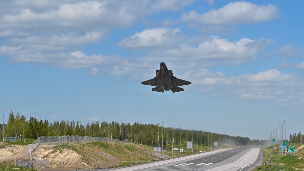 NATO teaches its pilots to take off from highways to a hypothetical Russian attack NATO teaches its pilots to take off from highways to a hypothetical Russian attack