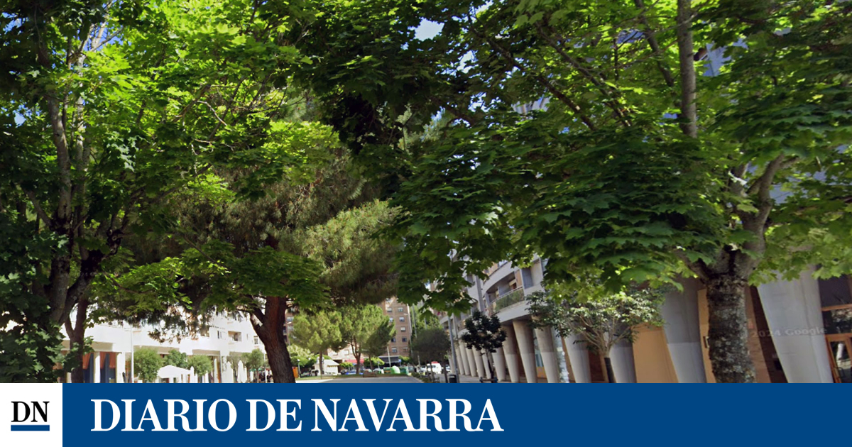 The chupinazo can be followed live on six giant screens installed in various Pamplona points The chupinazo can be followed live on six giant screens installed in various Pamplona points